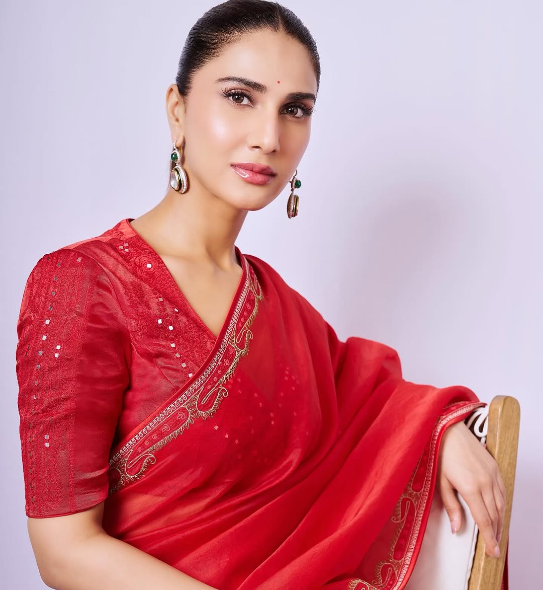 वाणी कपूर ने फिल्म 'शुद्ध देसी रोमांस' में सुशांत सिंह राजपूत के अपोजिट अपना करियर शुरू किया था।