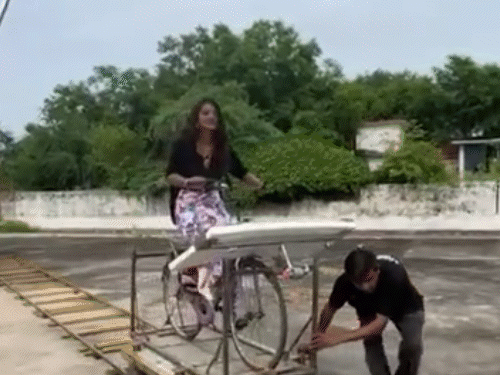 Nabirasi va buvisi jinsiy aloqada bolishdi Onlaynda gey porno videolarini tomosha qiling