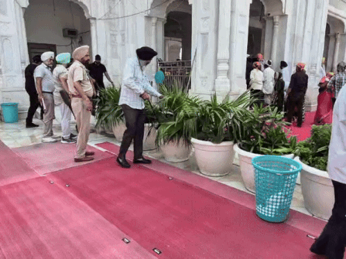 The security system has been tightened after the Golden Temple received e-mails.