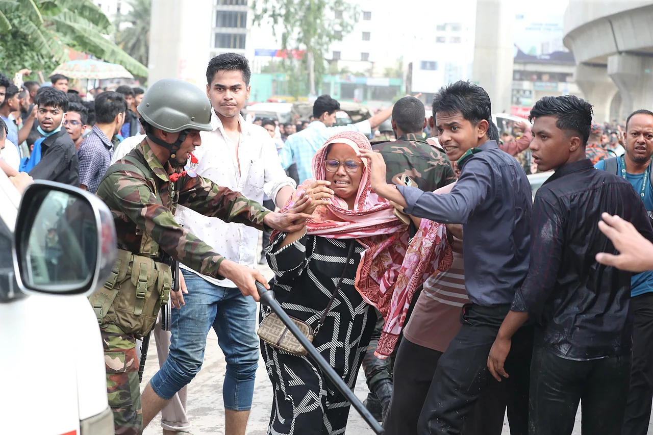 Family and people of restless school students to know the situation outside the school.