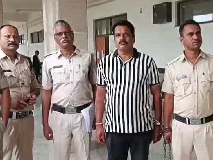 पुलिस ने आरोपी राकेश सराठे को घर से गिरफ्तार कर लिया है।