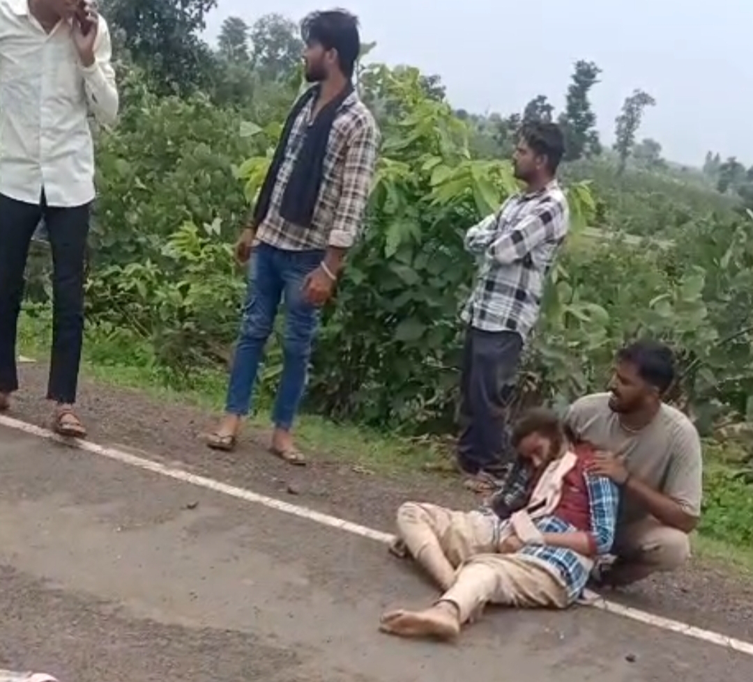 हादसे में घायल छात्रा।