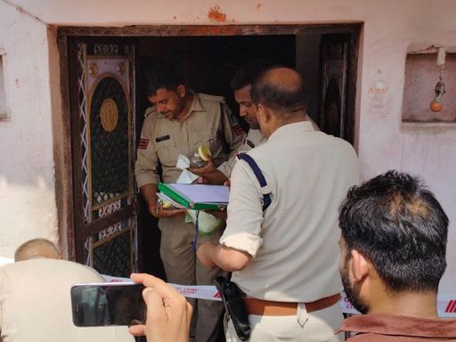 दीपक ने ये घर बेचने के लिए मां पर दबाव बनाया था, लेकिन उन्होंने मना कर दिया था।