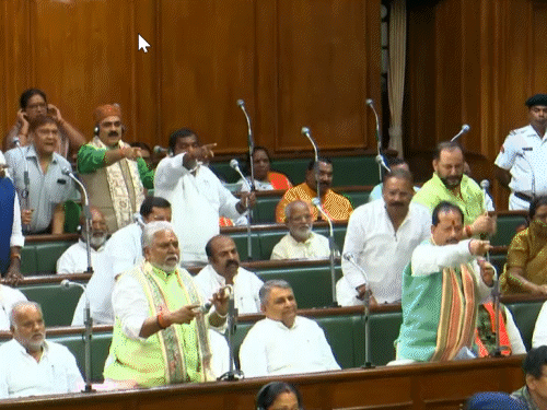Nitish Kumar was making a statement in the House. Meanwhile, brother Virendra said something. The speakers were enraged at this.