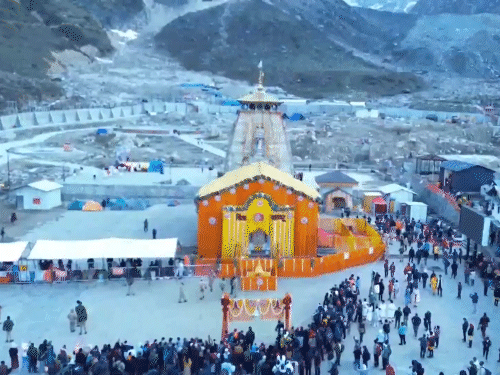 तस्वीर 2 मई की है। जब केदरानाथ यात्रा की शुरुआत हुई थी। - Dainik Bhaskar
