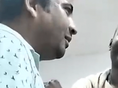 This picture is of SBI service manager Ashish, who had a liquor party in the office after transferring Raipur. He is seen drinking alcohol.