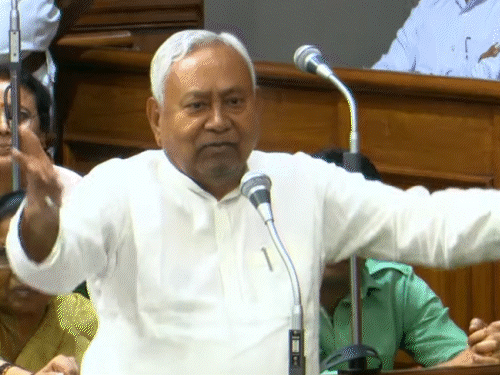 There was a sharp debate between Tejashwi Yadav and CM Nitish inside the House.
