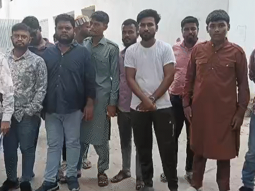 पड़ोसियों ने बताया कि मौलाना की पत्नी की अचानक मौत हुई, जिसके बाद वह यूपी चला गया।