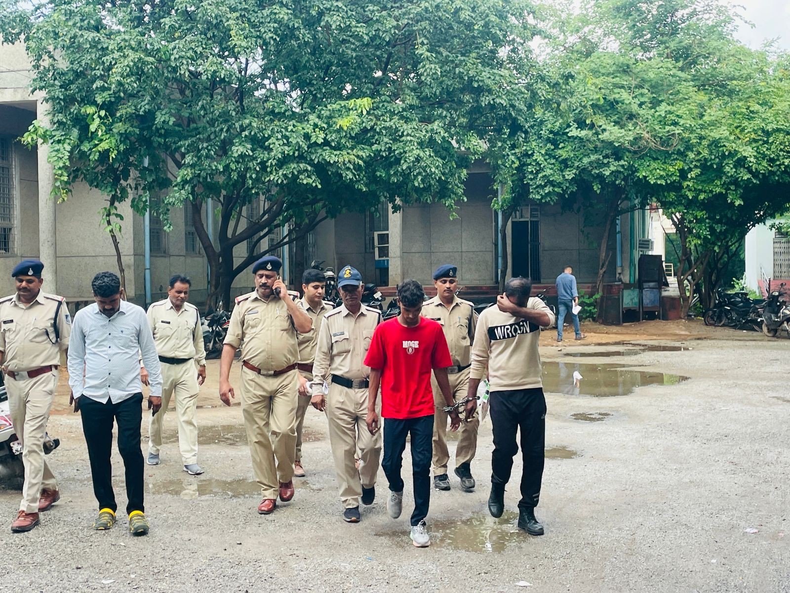 Constable among 6 held for Dabra robbery spree: Stole vehicle ...