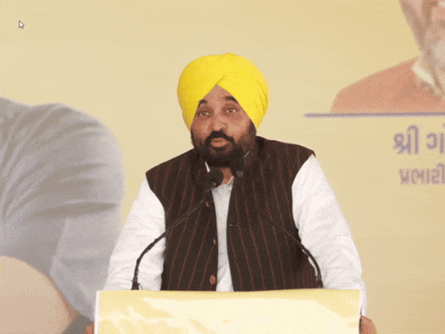 Punjab CM Bhagwant Mann addressing in Gujarat.