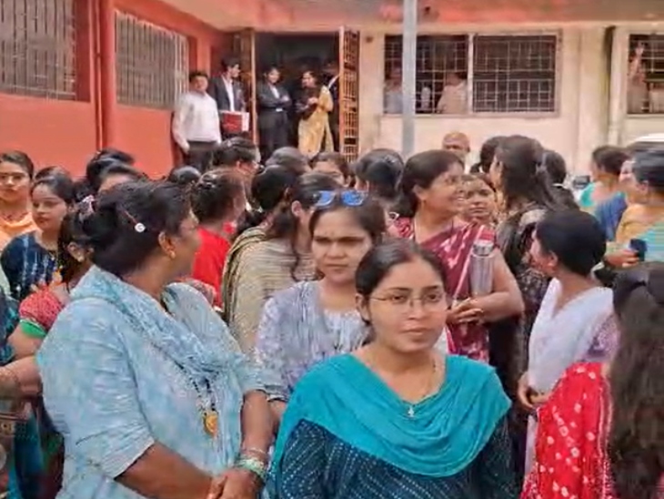 दुर्ग में न्यायिक कर्मचारी की आत्महत्या मामले में न्यायिक कर्मचारियों का प्रदर्शन - Dainik Bhaskar