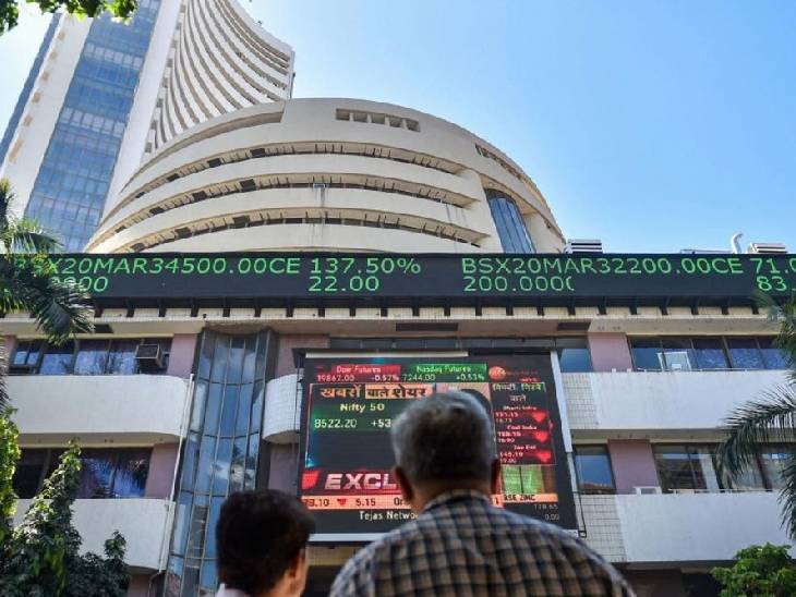 मंगलवार, (22 जुलाई) को सेंसेक्स 14 अंक गिरकर 82,187 पर बंद हुआ। निफ्टी में भी 30 अंक की गिरावट रही, ये 25,061 के स्तर पर बंद हुआ। - Dainik Bhaskar