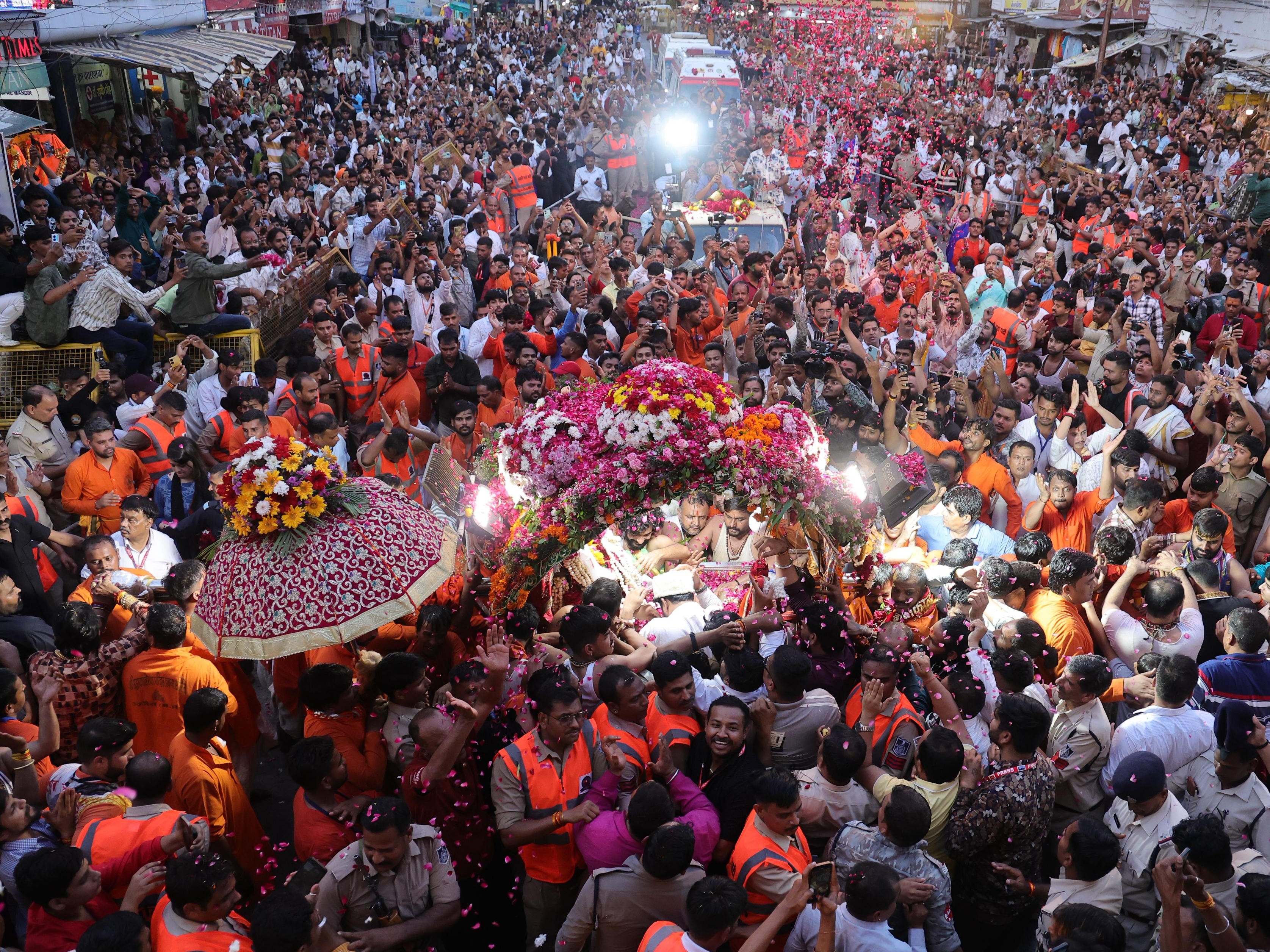 महाकाल की दूसरी सवारी में 6 लाख श्रद्धालुओं ने किए दर्शन