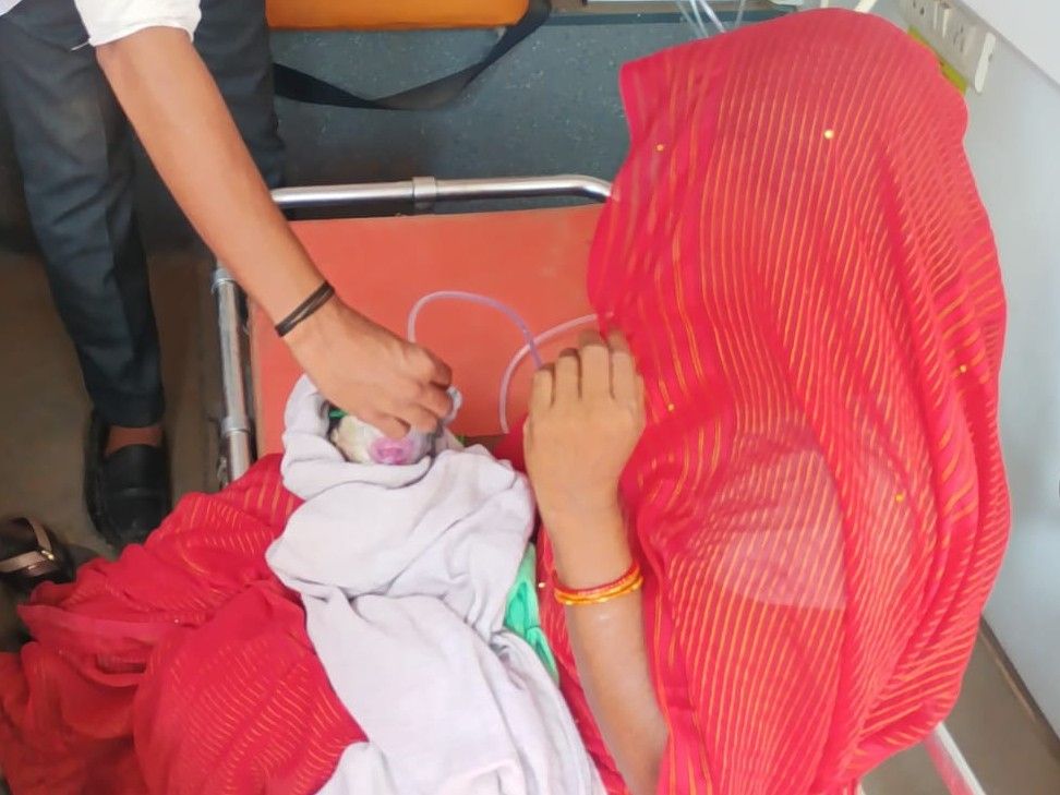 रीवा में हार्लेक्विन इक्थियोसिस बीमारी से पीड़ित एक बच्चे ने जन्म लिया है। उसे सांस लेने में दिक्कत हो रही है।