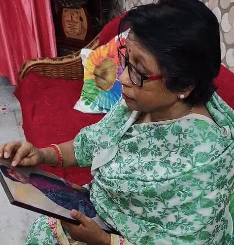 यह शहीद सुनील जंग की मां बीना महत हैं।