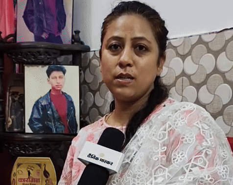 शहीद सुनील जंग की बहन सोनी कहती हैं, "भईया को खेलकूद का काफी शौक था। उन्हें गिटार बजाना भी आता था।"
