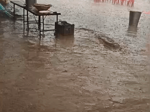 चौधरी चरण सिंह कावड़ मार्ग गांव मेहरामती मीणा में तेज बारिश।