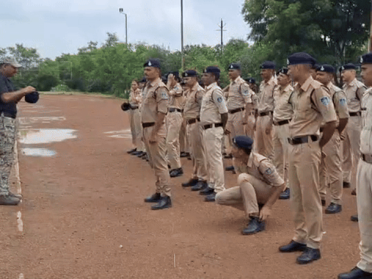 भोपाल के भौंरी पुलिस अकादमी में प्रशिक्षण लेते नव आरक्षक।