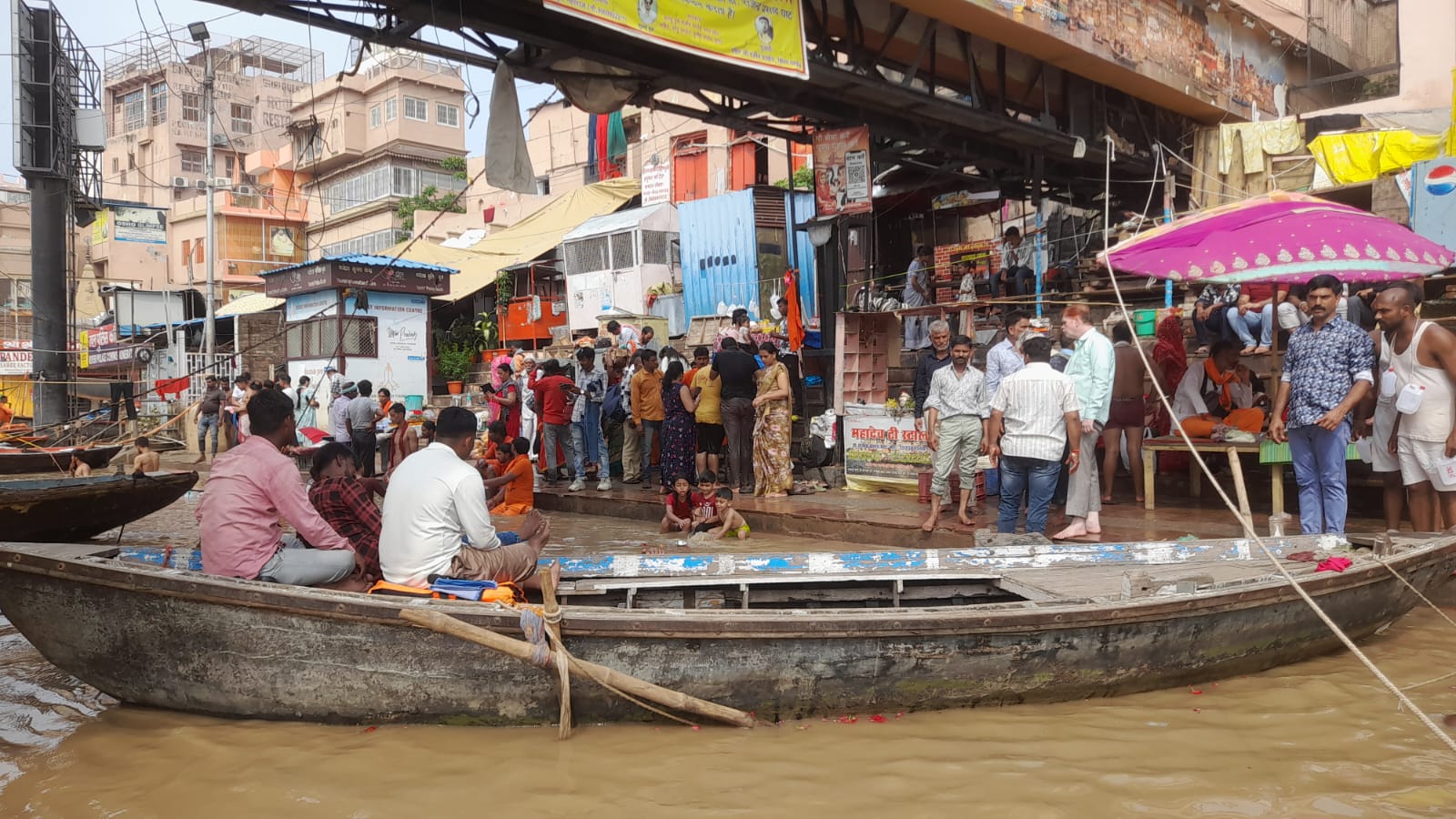 श्रद्धालुओं को सुरक्षित स्नान करने की हिदायत दी जा रही है।