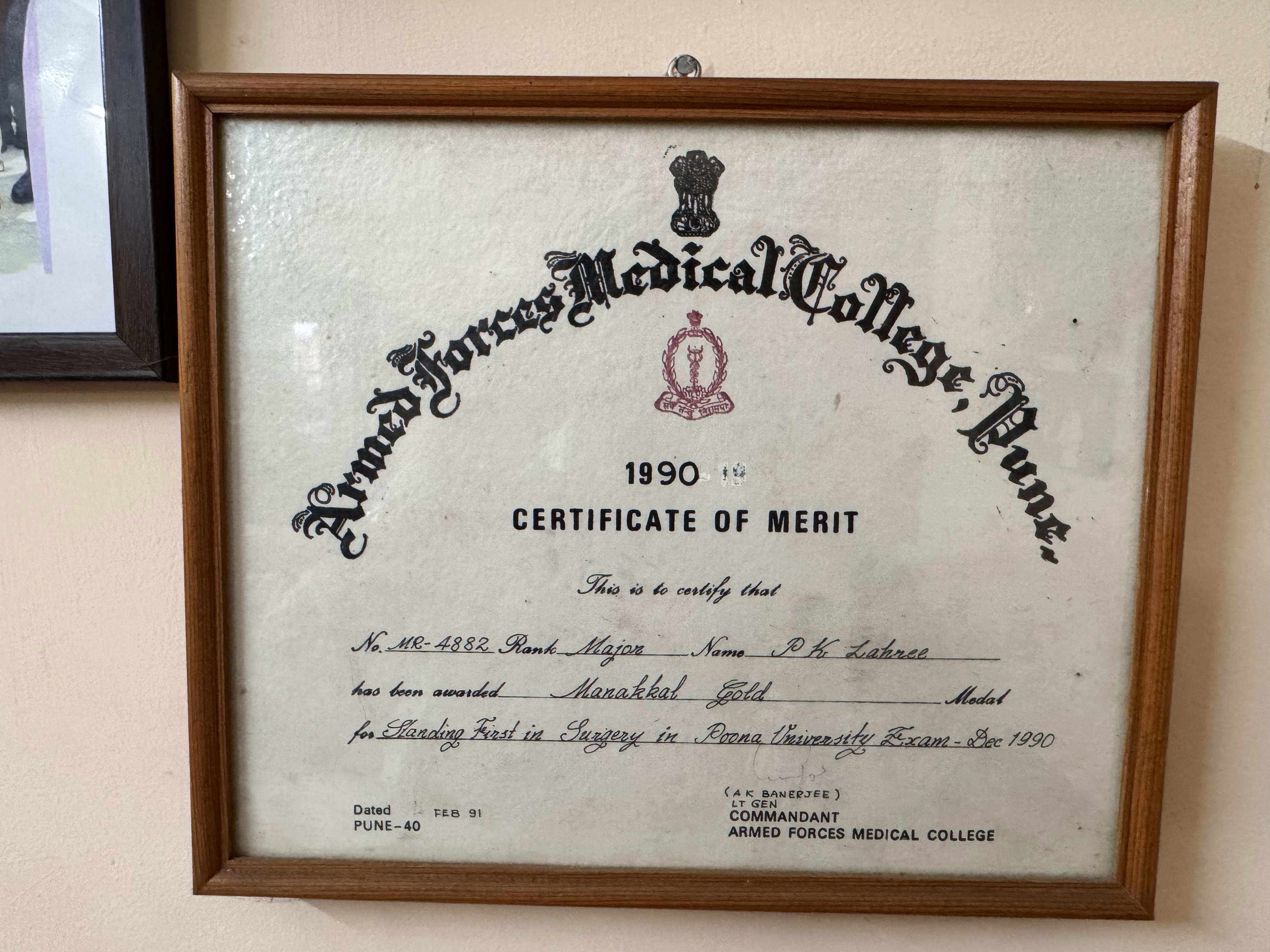 ब्रिगेडियर प्रणव लहरी को 1990 में सर्टिफिकेट ऑफ मेरिट मिला था, जिसे आर्मी फोर्स मेडिकल कॉलेज पुणे ने दिया था।