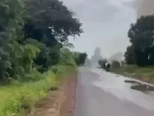 थाईलैंड और कंबोडिया के सैनिको ने गुरुवार सुबह एक-दूसरे पर फायरिंग की। - Dainik Bhaskar