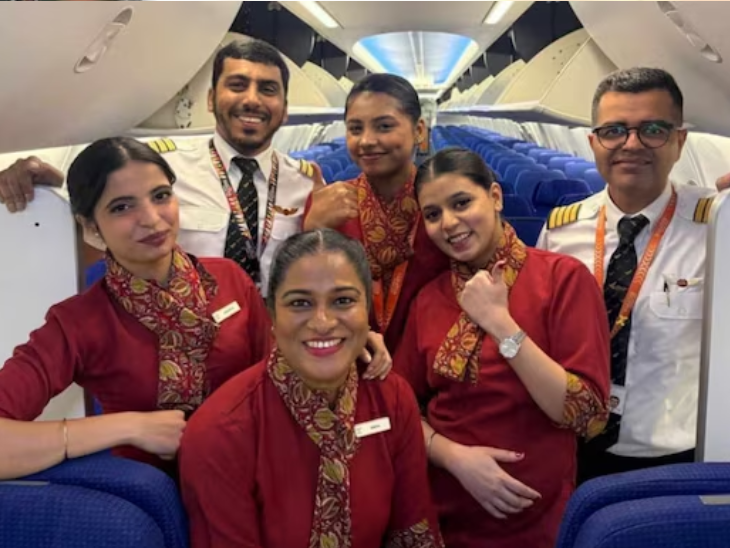 Flight cabin crew delivered the woman. They are given training. - Dainik Bhaskar