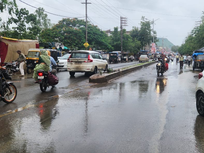 एक हफ्ते बाद हुई बारिश से लोगों को राहत।