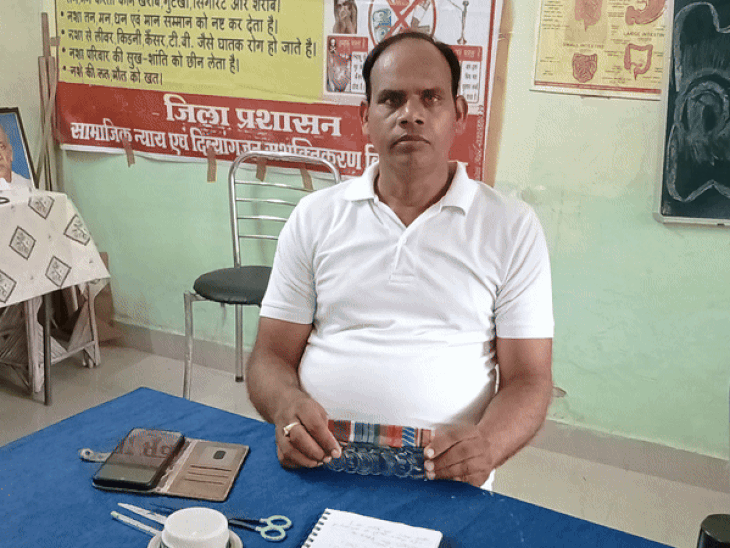 कारगिल युद्ध को याद कर किस्से बताते हुए रिटायर्ड सैनिक पटेल।