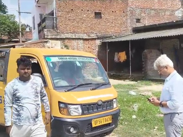 सीज हुआ वाहन। - Dainik Bhaskar