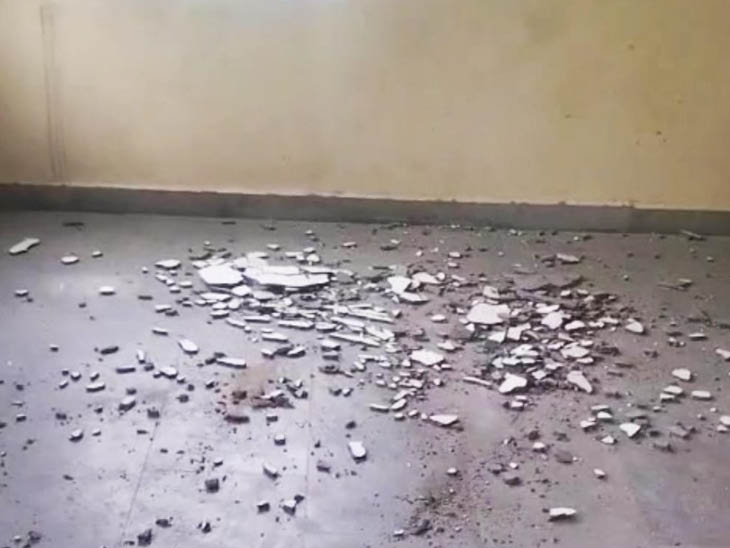 पहाड़ी गिरने से इतना जोरदार धमाका हुआ कि कंपन से स्कूल के क्लासरूम में छत का प्लास्टर उखड़कर आ गिरा। गनीमत रही तब तक क्लासरूम खाली करवाया जा चुका था।