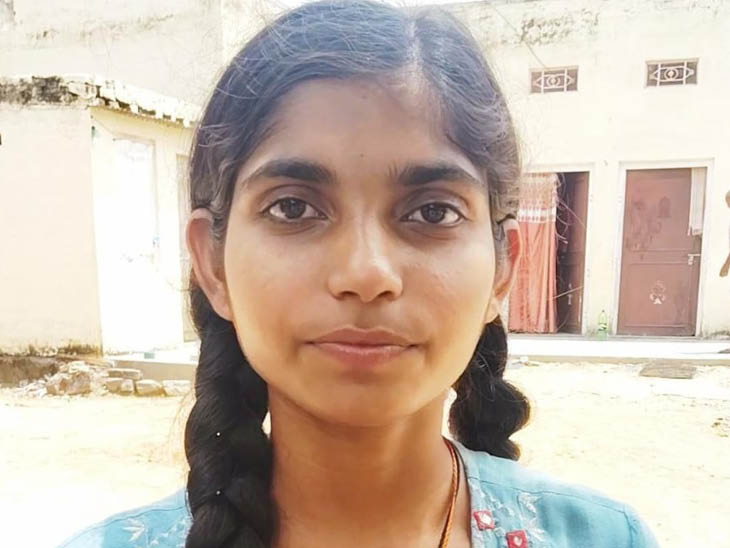 गांव के ही सरकारी स्कूल में पढ़ने वाली छात्रा रितिका जो हादसे के समय स्कूल में मौजूद थी।