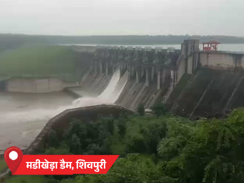 शिवपुरी में मडीखेड़ा डैम के दो गेट खोलकर 346 क्यूमेक पानी छोड़ा गया।