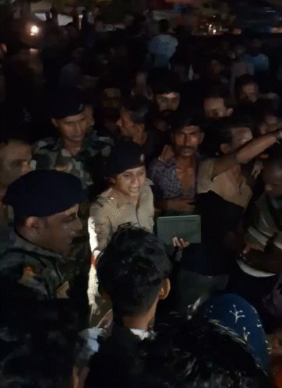 Police explain to the people protesting after the murder.