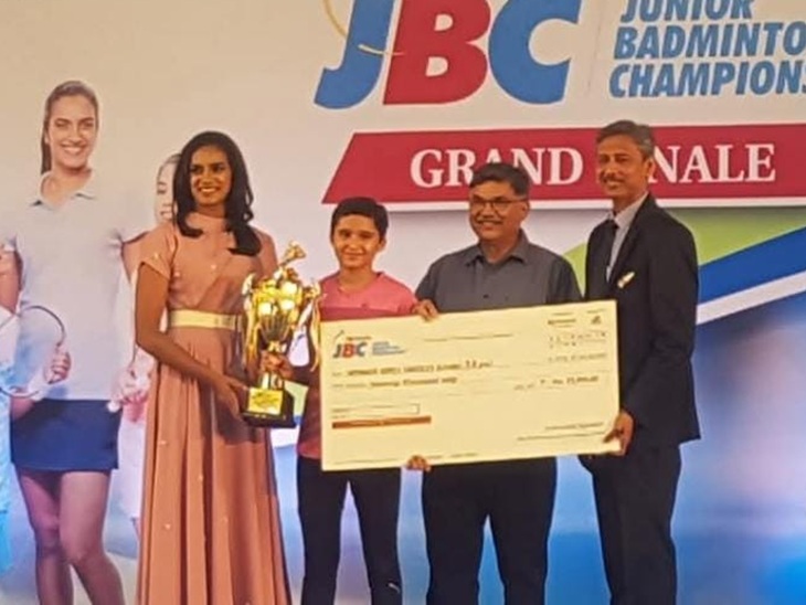PV Sindhu honored Unnati Hooda after winning the JBC Nationals tournament held in Delhi in 2022. - File photo