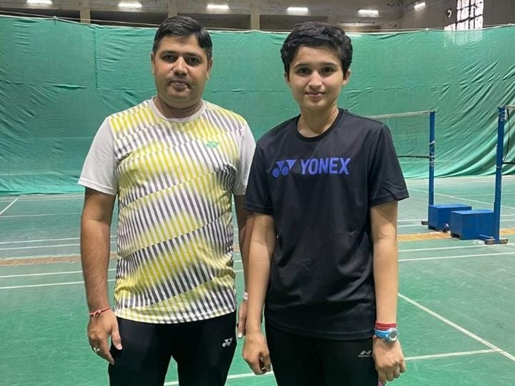 Unnati Hooda with Coach Pravesh Kumar. - File photo