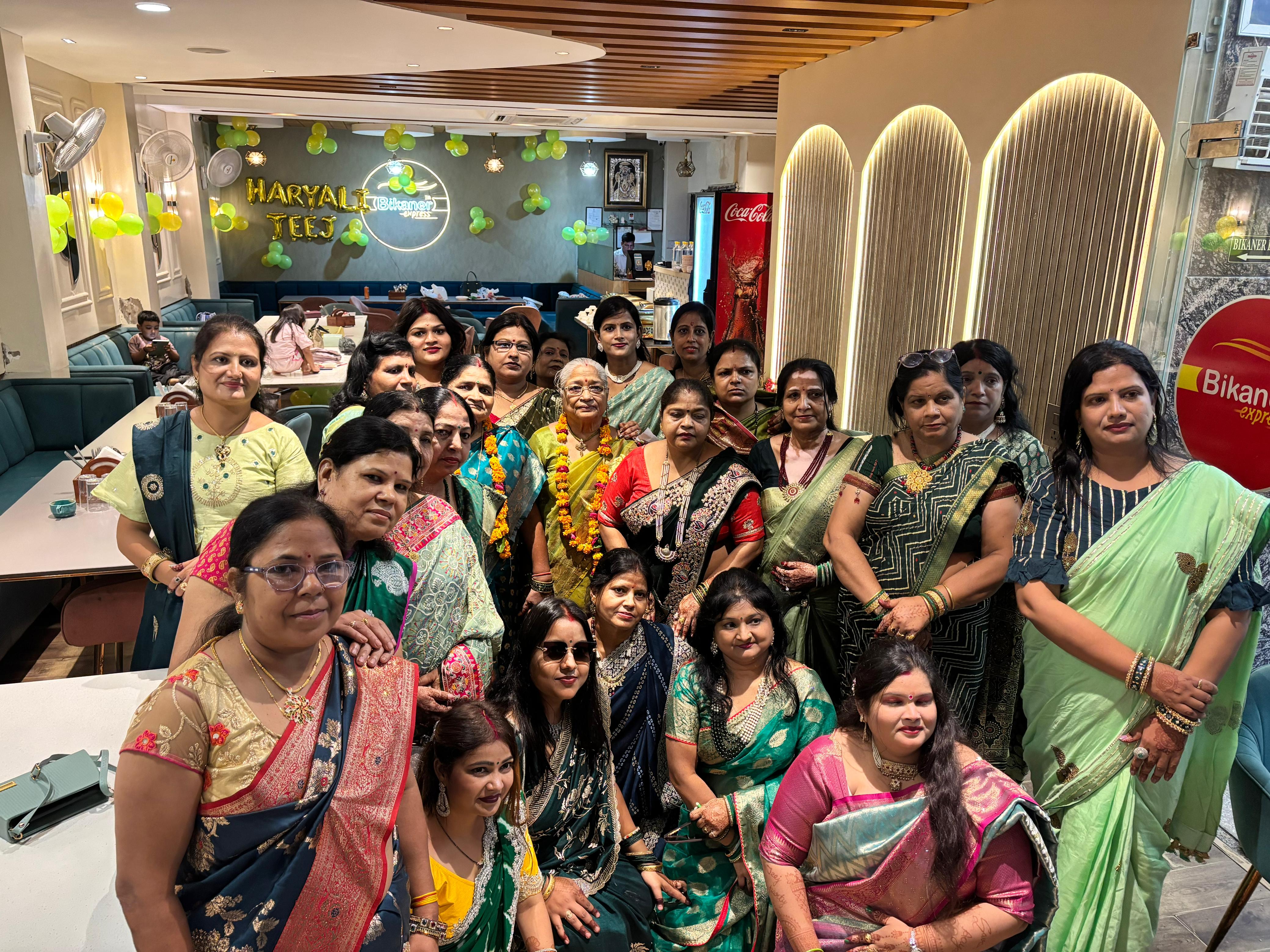 श्री सर्वतोभद्र जैन महिला मंडल, बल्केश्वर ने मनाई तीज