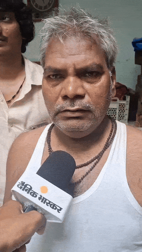 ओमप्रकाश सोनकर बोले- सुबह होते ही घर में लग जाता है सीवर।