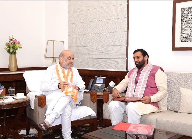 CM Naib Saini discussing with Union Home Minister Amit Shah in New Delhi.