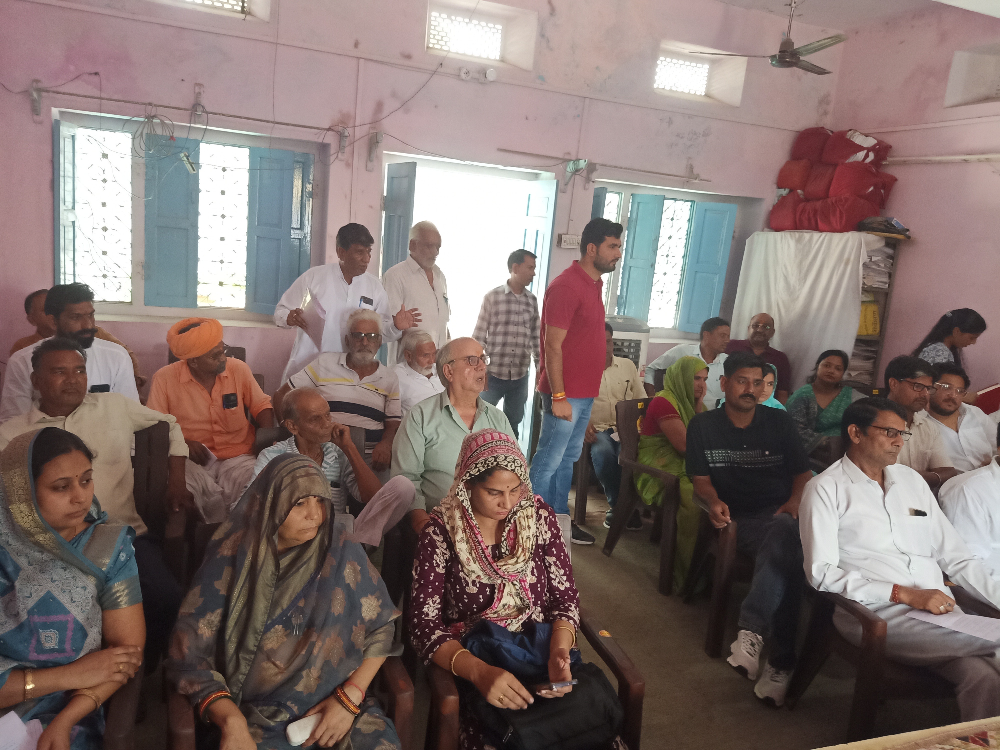 श्रीमाधोपुर में नगरपालिका की साधारण सभा की बैठक शुक्रवार को नगरपालिका भवन में हुई। अध्यक्षता पालिकाध्यक्ष हरिनारायण महंत ने की।