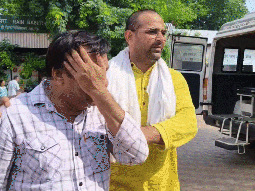 एंटी करप्शन टीम BSA ऑफिस से पकड़कर अजय कुमार को थाना सदर ले गई।