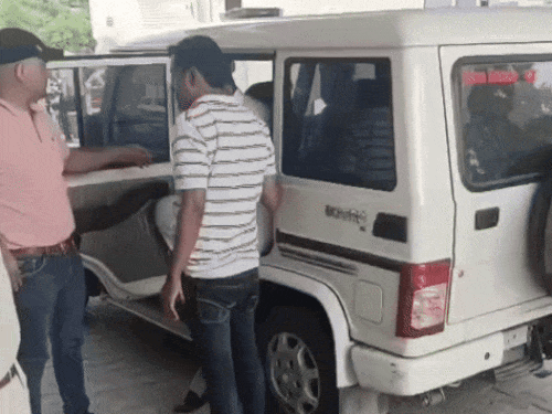 हिसार कोर्ट में पेशी के दौरान रेप का आरोपी देवेंद्र बूड़िया।