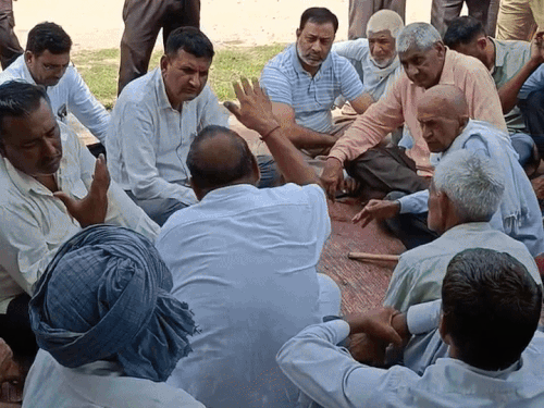 घटना की जानकारी मिलते ही सीबीईओ उमादत्त मौके पर पहुंचे और ग्रामीणों से समझाइश का प्रयास किया।