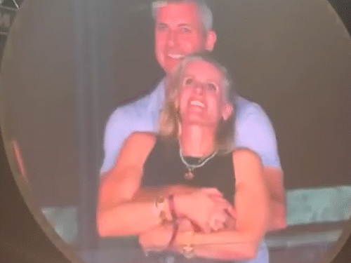 As the camera stopped on Andy Bayron and Christin Cabot between the concert, both were seen wrapped in each other's arms. - Dainik Bhaskar