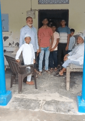 एहतेशाम के घर पहुंचने पर जश्न का माहौल है।