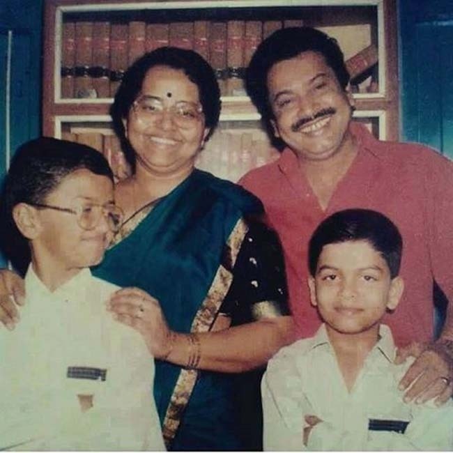 पृथ्वीराज के मााता-पिता दोनों ही मलयालम इंडस्ट्री का जानामाना नाम हैं। उनके पिता सुकुमारन का 49 साल की उम्र में निधन हो गया था।