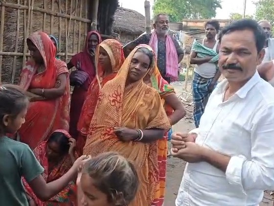 मधेपुरा में शॉर्ट सर्किट से लगी भीषण आग: तीन परिवारों के घर जले, लाखों की संपत्ति राख, ग्रामीणों ने मांगा मुआवजा - Madhepura News