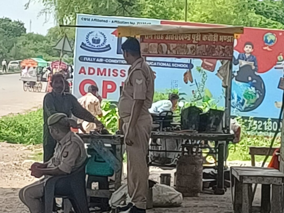 लखनऊ के बख्शी का तालाब थाना क्षेत्र में राष्ट्रीय राजमार्ग पर अवैध कब्जा हटा दिया गया है।
