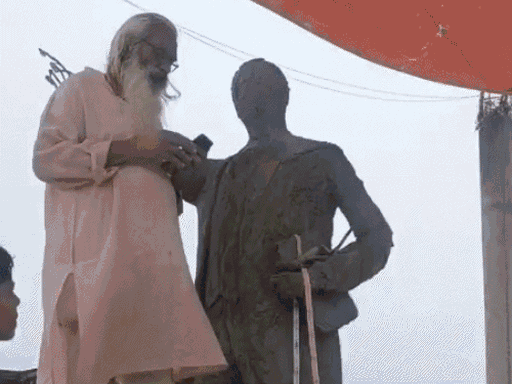 लखनऊ : काकोरी में 12 जुलाई की शाम अंबेडकर की प्रतिमा के कोट का निचला हिस्सा टूट गया। हाथ और उंगली में क्रैक दिखाई दिया। इसके बाद दलित समाज के लोगों ने बवाल किया था।
