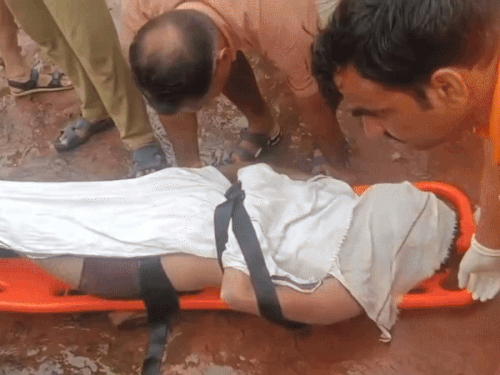 हादसे के 15 घंटे बाद शनिवार सुबह शव को गहरे पानी से निकाला गया।