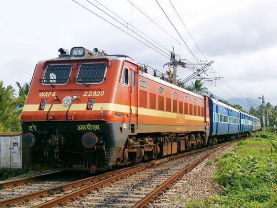 रेलवे का टारगेट टिकट बुकिंग सिस्टम को ट्रांसपेरेंट, सिक्योर और ट्रैवल फ्रेंडली बनाना है। - Dainik Bhaskar